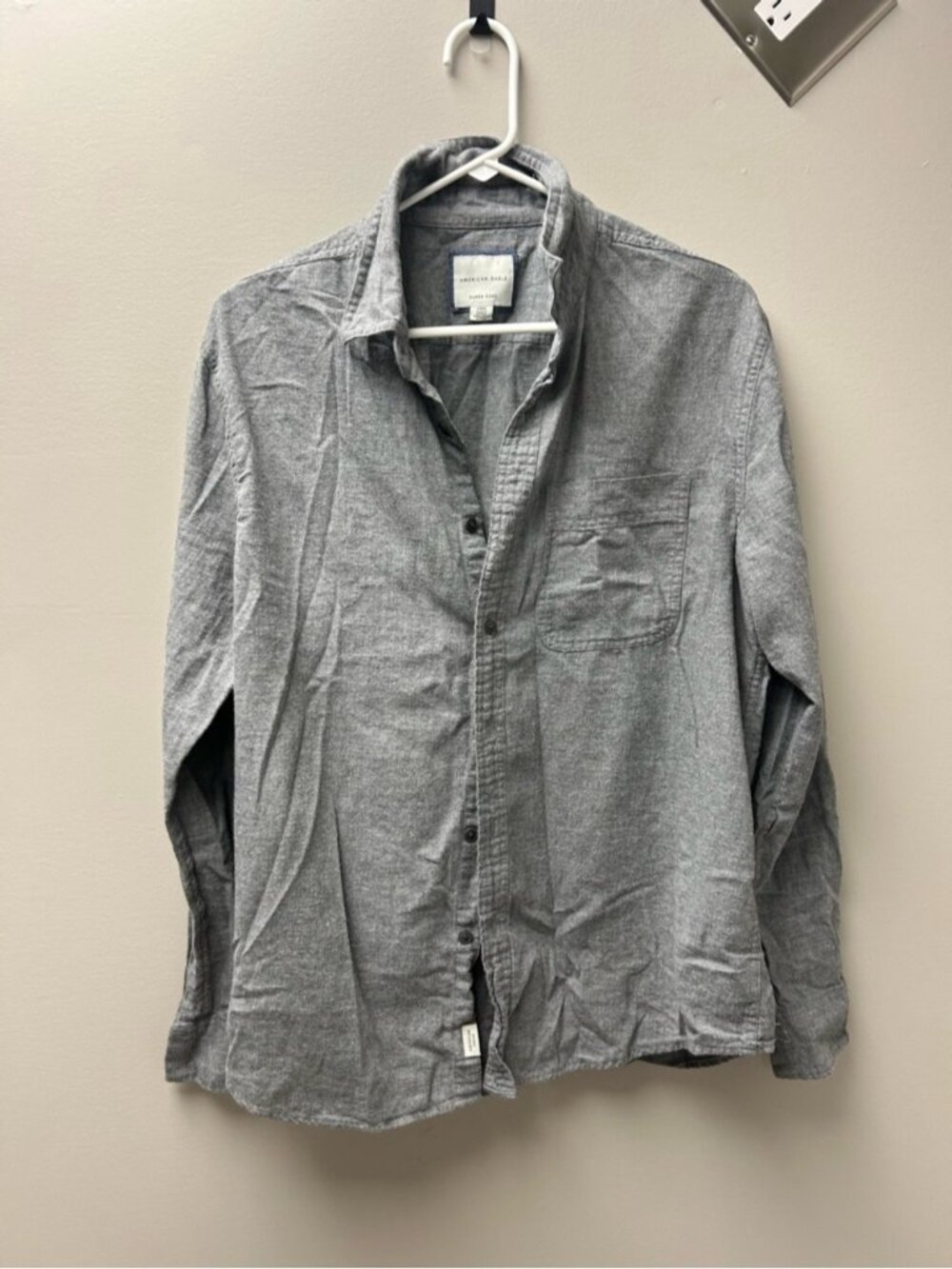 American Eagle Men’s Super Soft Grey Button Down Long Sleeve Shirt